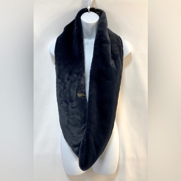 Calvin Klein Navy/Black Faux Fur Scarf - Picture 1 of 5